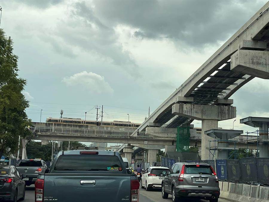 รีวิวรถไฟฟ้าสายสีเหลือง เส้นทาง ลาดพร้าว - สำโรง