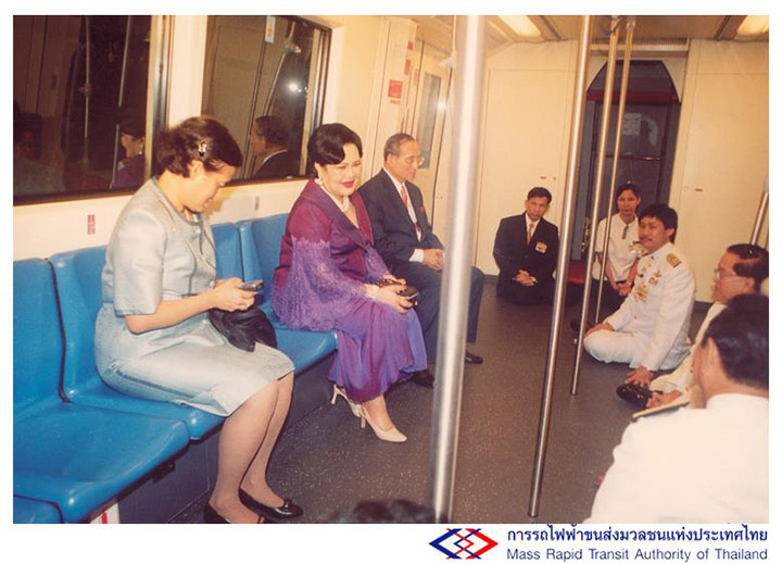 9 ภาพประวัติศาสตร์ในหลวงรัชกาลที่ 9เสด็จเปิดเดินรถไฟฟ้า MRT เมื่อปี 2547 9 ภาพประวัติศาสตร์ในหลวงรัชกาลที่ 9เสด็จเปิดเดินรถไฟฟ้า MRT เมื่อปี 2547