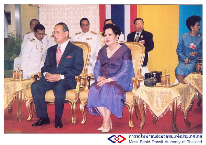 9 ภาพประวัติศาสตร์ในหลวงรัชกาลที่ 9เสด็จเปิดเดินรถไฟฟ้า MRT เมื่อปี 2547 9 ภาพประวัติศาสตร์ในหลวงรัชกาลที่ 9เสด็จเปิดเดินรถไฟฟ้า MRT เมื่อปี 2547