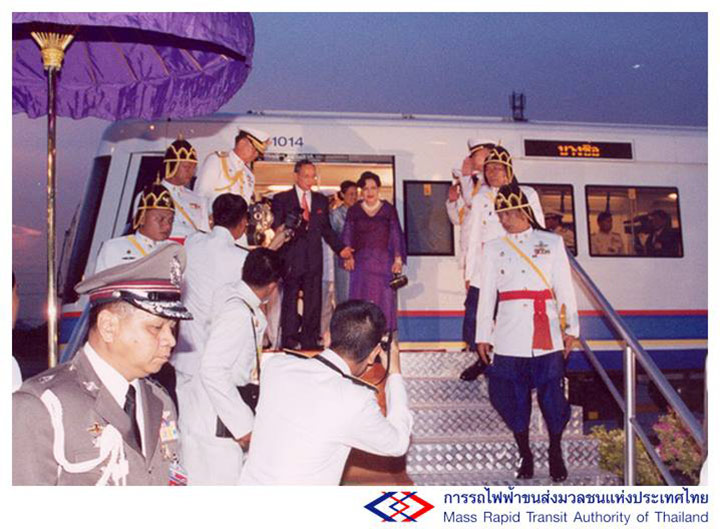 9 ภาพประวัติศาสตร์ในหลวงรัชกาลที่ 9เสด็จเปิดเดินรถไฟฟ้า MRT เมื่อปี 2547 9 ภาพประวัติศาสตร์ในหลวงรัชกาลที่ 9เสด็จเปิดเดินรถไฟฟ้า MRT เมื่อปี 2547