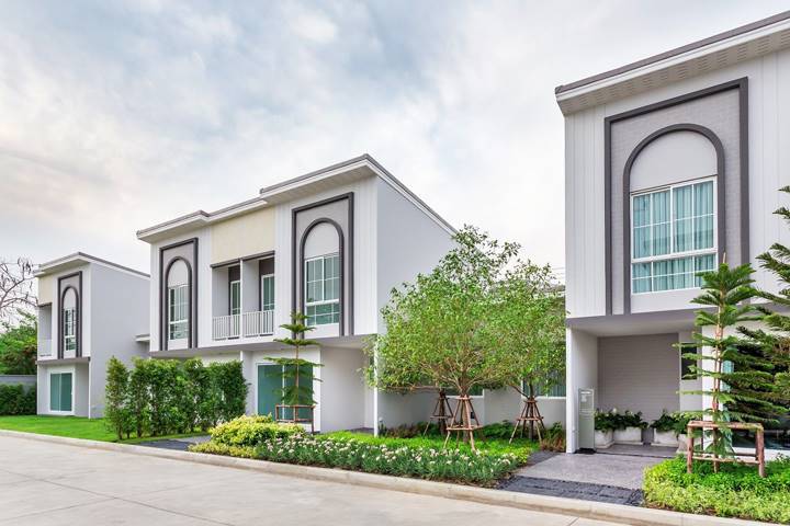 รีวิวทาวน์โฮมใหม่ ชีวาโฮม กรุงเทพ-ปทุม ออกแบบสไตล์ Art Deco อยู่ติดถนนใหญ่ ใกล้แหล่งชุมชน สิ่งอำนวยความสะดวกครบ