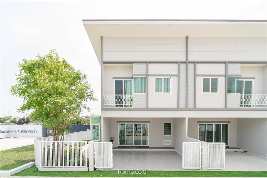 รีวิวทาวน์โฮม เดอะ มิราเคิล พลัส เพชรเกษม 63 โครงการ 3 ทาวน์โฮมสไตล์อังกฤษ พื้นที่กว้างเทียบบ้านเดี่ยว พร้อมฟังก์ชันสุดคุ้ม ทำเลเดินทางเชื่อมต่อถนนเส้นสำคัญได้ง่าย