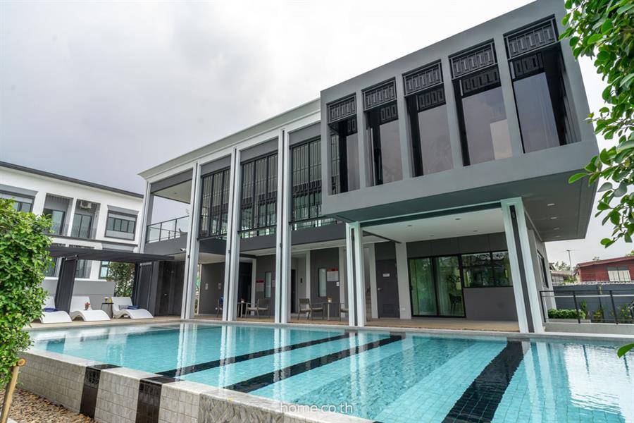 รีวิวบ้านแฝด-ทาวน์โฮม ลุมพินี ทาวน์เพลส สุขุมวิท-ศรีนครินทร์ บนทำเลศักยภาพย่านสุขุมวิท 113 ใกล้ทั้งทางด่วนและรถไฟฟ้า 2 สาย สิ่งอำนวยความสะดวกครบครัน