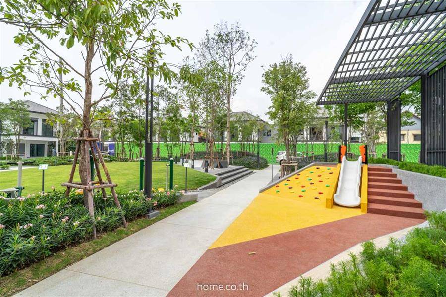 รีวิวบ้านแฝด-ทาวน์โฮม ลุมพินี ทาวน์เพลส สุขุมวิท-ศรีนครินทร์ บนทำเลศักยภาพย่านสุขุมวิท 113 ใกล้ทั้งทางด่วนและรถไฟฟ้า 2 สาย สิ่งอำนวยความสะดวกครบครัน