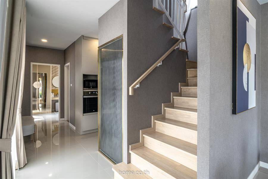 รีวิวบ้านแฝด-ทาวน์โฮม ลุมพินี ทาวน์เพลส สุขุมวิท-ศรีนครินทร์ บนทำเลศักยภาพย่านสุขุมวิท 113 ใกล้ทั้งทางด่วนและรถไฟฟ้า 2 สาย สิ่งอำนวยความสะดวกครบครัน
