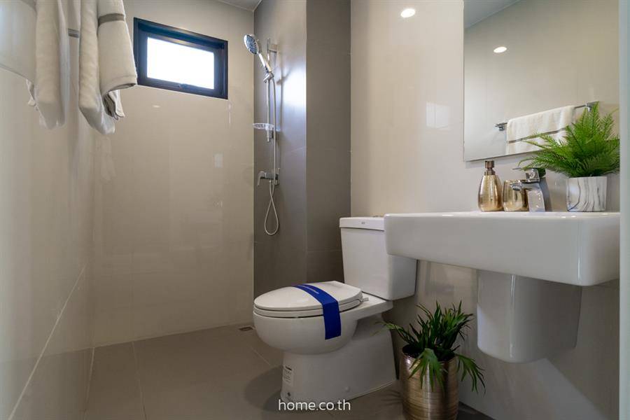 รีวิวบ้านแฝด-ทาวน์โฮม ลุมพินี ทาวน์เพลส สุขุมวิท-ศรีนครินทร์ บนทำเลศักยภาพย่านสุขุมวิท 113 ใกล้ทั้งทางด่วนและรถไฟฟ้า 2 สาย สิ่งอำนวยความสะดวกครบครัน