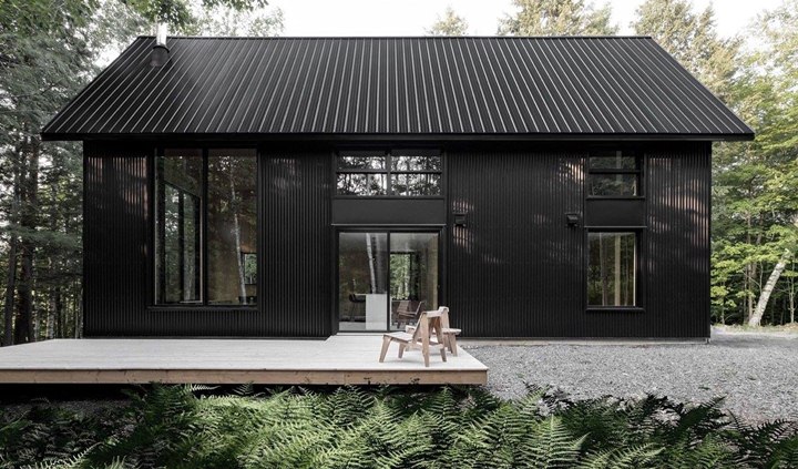Chalet Grand-Pic House บ้านกลางป่าสีดำดีไซน์สวยสะดุดตา