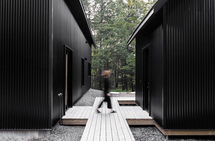 Chalet Grand-Pic House บ้านกลางป่าสีดำดีไซน์สวยสะดุดตา