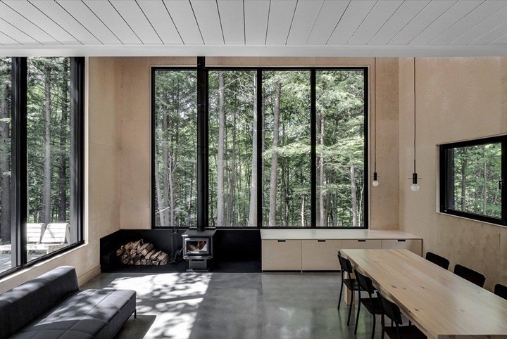 Chalet Grand-Pic House บ้านกลางป่าสีดำดีไซน์สวยสะดุดตา