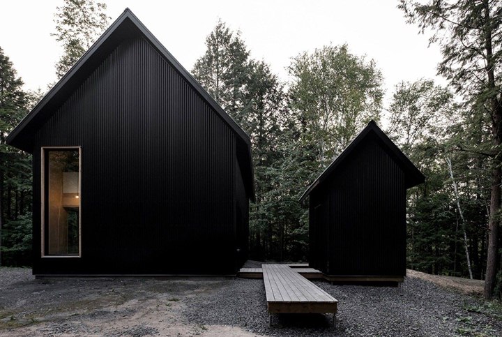 Chalet Grand-Pic House บ้านกลางป่าสีดำดีไซน์สวยสะดุดตา