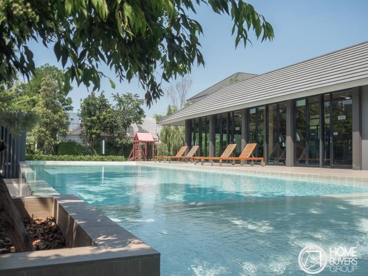 รีวิวบ้านเดี่ยว แอริ พระราม 5 - ราชพฤกษ์ ดีไซน์ให้โปร่งอย่างเป็นส่วนตัวได้พื้นที่เปิดสู่สวนข้างบ้าน ร่มรื่นด้วยส่วนกลางที่ออกแบบกลมกลืนกับธรรมชาติ