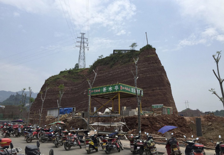 (ชมภาพ) บ้านตะปูในเมืองใหญ่ ที่ไม่ย้าย ไม่ยอมขาย จะเป็นอย่างไร?? (ชมภาพ) บ้านตะปูในเมืองใหญ่ ที่ไม่ย้าย ไม่ยอมขาย จะเป็นอย่างไร??