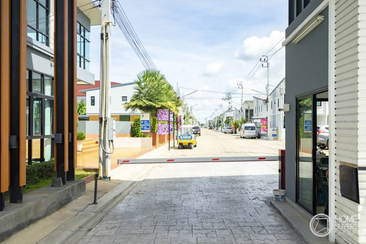 รีวิวทาวน์โฮม บ้านลภาวัน 23 ทาวน์โฮมหน้ากว้าง 5.5 ม. 2 ที่จอดรถ ฟังก์ชันครบสำหรับครอบครัวใหม่