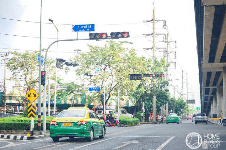 รีวิวทาวน์โฮม เดอะริช บิซโฮม สุขุมวิท 105 ทาวน์โฮม 3 ชั้น ที่ปรับเป็นโฮมออฟฟิศ เดินทางติดต่อเข้าเมืองได้ ราคาดี 5.59 ล้านบาท
