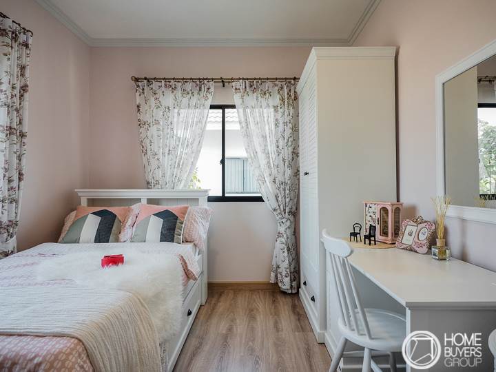 รีวิวบ้านเดี่ยว สิวารมณ์ ปาร์ค สุขุมวิท-บางปู บ้านใหญ่ อยู่สบาย มี 4 ห้องนอน สไตล์บริติช โคซี่ วินเทจ ราคาเริ่ม 3.89 ล้านบาท