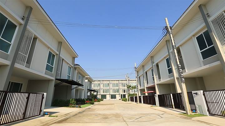 พรีวิวทาวน์โฮม บ้านธงสิริ 3 บ้านกล้วย-ไทรน้อย โครงการเดียวดูจบ ครบทุกแบบ ราคาเริ่มต้นไม่ถึง 2 ล้านบาท พรีวิวทาวน์โฮม บ้านธงสิริ 3 บ้านกล้วย-ไทรน้อย โครงการเดียวดูจบ ครบทุกแบบ ราคาเริ่มต้นไม่ถึง 2 ล้านบาท