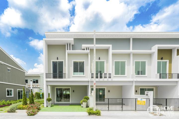 รีวิวทาวน์โฮม โมดิ วิลล่า รังสิต 2 เพดานห้องนอนสูงโปร่ง 3.5 เมตร ให้ครัวปูนหลังบ้านทุกหลัง ใกล้ทางด่วน ราคาเริ่ม 2.29 ล้านบาท
