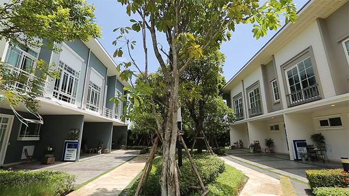 พรีวิวบ้าน คิว ดิสทริค เวสต์เกต ทำเลดี อยู่ในย่านชุมชน เลือกใช้รถไฟฟ้าได้ถึง 3 สถานี พรีวิวบ้าน คิว ดิสทริค เวสต์เกต ทำเลดี อยู่ในย่านชุมชน เลือกใช้รถไฟฟ้าได้ถึง 3 สถานี