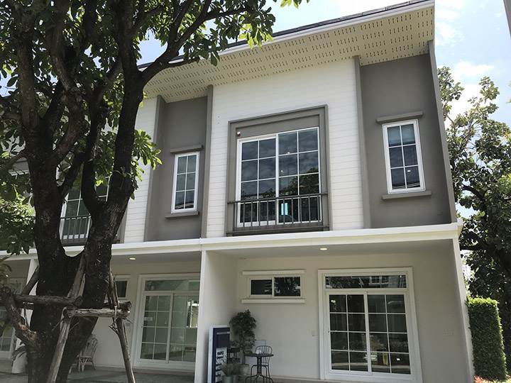 พรีวิวบ้าน คิว ดิสทริค เวสต์เกต ทำเลดี อยู่ในย่านชุมชน เลือกใช้รถไฟฟ้าได้ถึง 3 สถานี พรีวิวบ้าน คิว ดิสทริค เวสต์เกต ทำเลดี อยู่ในย่านชุมชน เลือกใช้รถไฟฟ้าได้ถึง 3 สถานี