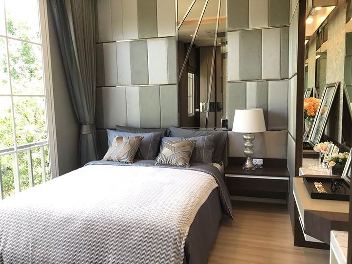 พรีวิวบ้าน คิว ดิสทริค เวสต์เกต ทำเลดี อยู่ในย่านชุมชน เลือกใช้รถไฟฟ้าได้ถึง 3 สถานี พรีวิวบ้าน คิว ดิสทริค เวสต์เกต ทำเลดี อยู่ในย่านชุมชน เลือกใช้รถไฟฟ้าได้ถึง 3 สถานี