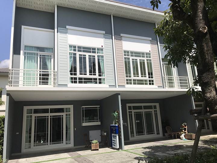 พรีวิวบ้าน คิว ดิสทริค เวสต์เกต ทำเลดี อยู่ในย่านชุมชน เลือกใช้รถไฟฟ้าได้ถึง 3 สถานี พรีวิวบ้าน คิว ดิสทริค เวสต์เกต ทำเลดี อยู่ในย่านชุมชน เลือกใช้รถไฟฟ้าได้ถึง 3 สถานี