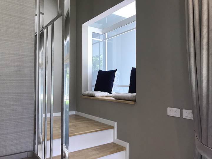 พรีวิวบ้าน คิว ดิสทริค เวสต์เกต ทำเลดี อยู่ในย่านชุมชน เลือกใช้รถไฟฟ้าได้ถึง 3 สถานี พรีวิวบ้าน คิว ดิสทริค เวสต์เกต ทำเลดี อยู่ในย่านชุมชน เลือกใช้รถไฟฟ้าได้ถึง 3 สถานี