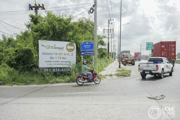 รีวิวบ้านแฝด เดอะมิกซ์ แกรนด์ พื้นที่บ้านกว้างขวาง ฟังก์ชันครบ เดินทางเข้าตัวเมืองศรีราชา และนิคมอุตสาหกรรมได้สะดวก ราคาเริ่ม 1.9 ล้านบาท