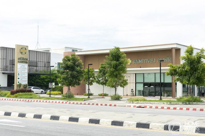 รีวิวบ้านแฝด เดอะมิกซ์ แกรนด์ พื้นที่บ้านกว้างขวาง ฟังก์ชันครบ เดินทางเข้าตัวเมืองศรีราชา และนิคมอุตสาหกรรมได้สะดวก ราคาเริ่ม 1.9 ล้านบาท