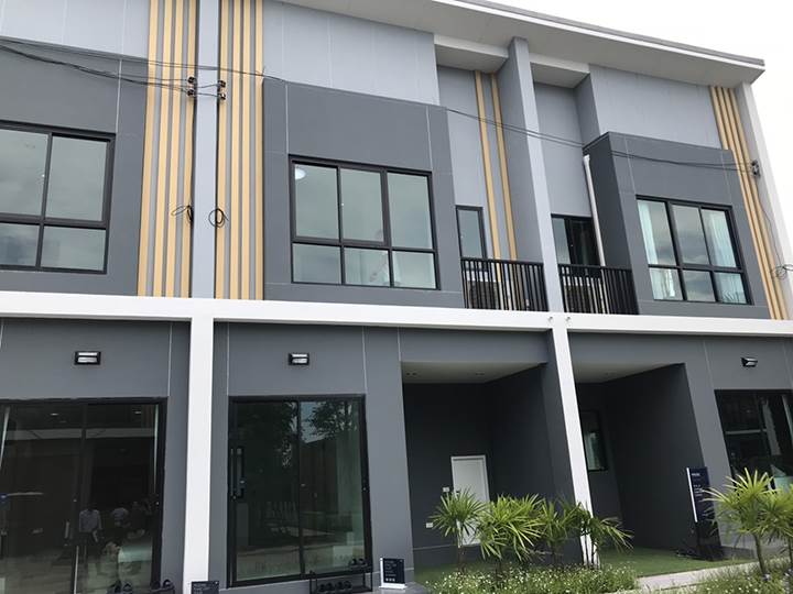 พรีวิวทาวน์โฮม เดอะ ธาม อ่อนนุช-มอเตอร์เวย์ ทาวน์โฮมเปิดใหม่บน ถ.อ่อนนุช เพียง 5 นาที จากทางด่วน ใกล้แอร์พอร์ตลิงค์ พรีวิวทาวน์โฮม เดอะ ธาม อ่อนนุช-มอเตอร์เวย์ ทาวน์โฮมเปิดใหม่บน ถ.อ่อนนุช เพียง 5 นาที จากทางด่วน ใกล้แอร์พอร์ตลิงค์