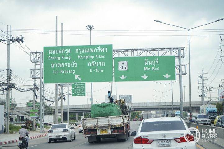 รีวิวบ้านเดี่ยว เพอร์เฟค พาร์ค สุวรรณภูมิ คลับเฮ้าส์ใหญ่ บรรยากาศร่มรื่น ใกล้มอเตอร์เวย์ และถนนกาญจนาภิเษก มีบ้าน 4 ห้องนอน รองรับครอบครัวที่มีผู้สูงอายุได้