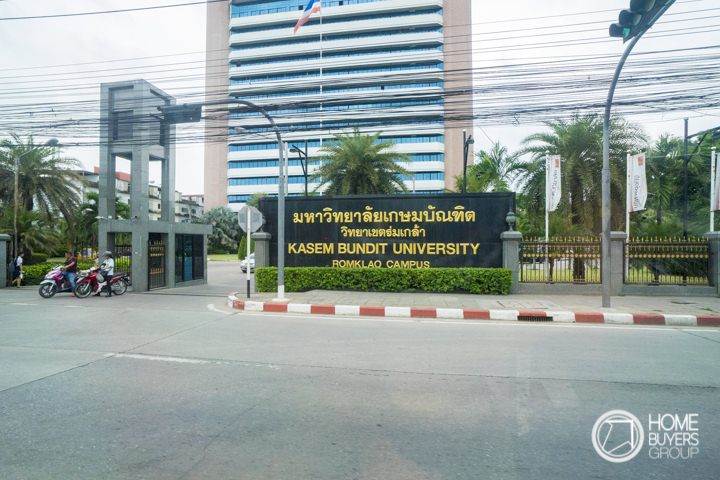 รีวิวบ้านเดี่ยว เพอร์เฟค พาร์ค สุวรรณภูมิ คลับเฮ้าส์ใหญ่ บรรยากาศร่มรื่น ใกล้มอเตอร์เวย์ และถนนกาญจนาภิเษก มีบ้าน 4 ห้องนอน รองรับครอบครัวที่มีผู้สูงอายุได้