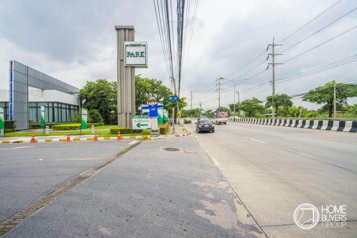รีวิวบ้านเดี่ยว เพอร์เฟค พาร์ค สุวรรณภูมิ คลับเฮ้าส์ใหญ่ บรรยากาศร่มรื่น ใกล้มอเตอร์เวย์ และถนนกาญจนาภิเษก มีบ้าน 4 ห้องนอน รองรับครอบครัวที่มีผู้สูงอายุได้