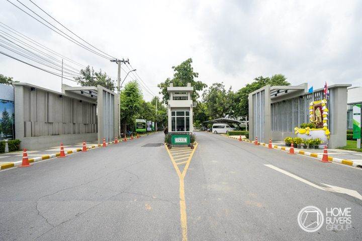 รีวิวบ้านเดี่ยว เพอร์เฟค พาร์ค สุวรรณภูมิ คลับเฮ้าส์ใหญ่ บรรยากาศร่มรื่น ใกล้มอเตอร์เวย์ และถนนกาญจนาภิเษก มีบ้าน 4 ห้องนอน รองรับครอบครัวที่มีผู้สูงอายุได้
