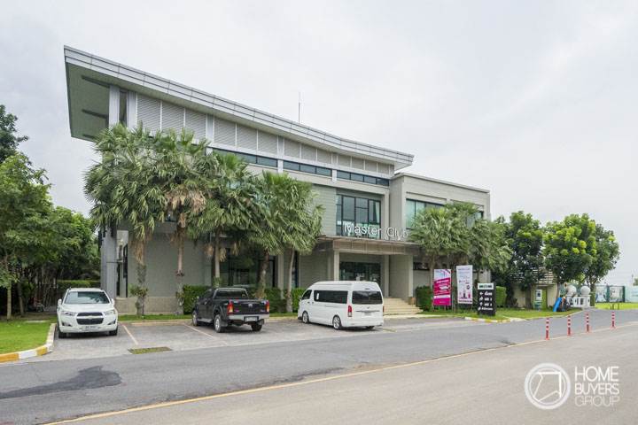 รีวิวบ้านเดี่ยว เพอร์เฟค พาร์ค สุวรรณภูมิ คลับเฮ้าส์ใหญ่ บรรยากาศร่มรื่น ใกล้มอเตอร์เวย์ และถนนกาญจนาภิเษก มีบ้าน 4 ห้องนอน รองรับครอบครัวที่มีผู้สูงอายุได้