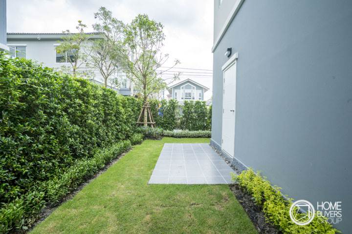 รีวิวบ้านเดี่ยว เพอร์เฟค พาร์ค สุวรรณภูมิ คลับเฮ้าส์ใหญ่ บรรยากาศร่มรื่น ใกล้มอเตอร์เวย์ และถนนกาญจนาภิเษก มีบ้าน 4 ห้องนอน รองรับครอบครัวที่มีผู้สูงอายุได้