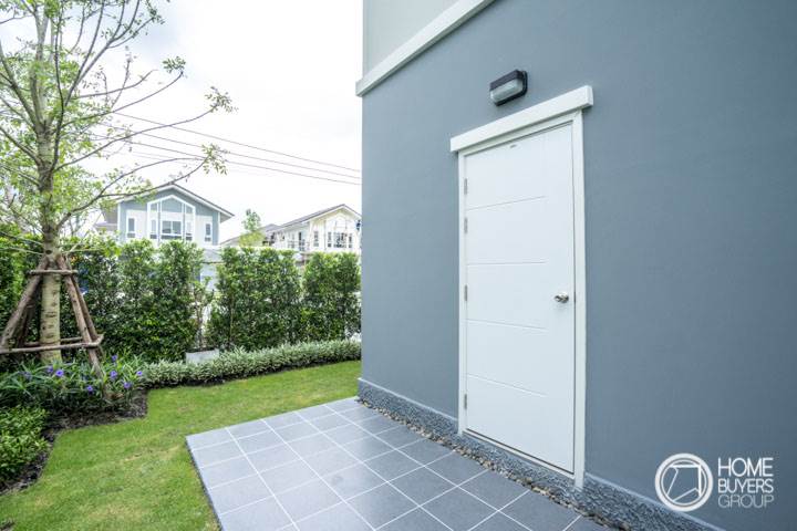 รีวิวบ้านเดี่ยว เพอร์เฟค พาร์ค สุวรรณภูมิ คลับเฮ้าส์ใหญ่ บรรยากาศร่มรื่น ใกล้มอเตอร์เวย์ และถนนกาญจนาภิเษก มีบ้าน 4 ห้องนอน รองรับครอบครัวที่มีผู้สูงอายุได้