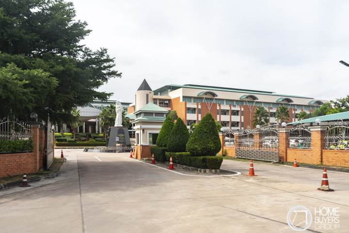 รีวิวทาวน์โฮม สกายไลน์ อมตะ ทาวน์โฮมชั้นเดียว ดีไซน์หรู ใจกลางนิคมอมตะซิตี้ เหมาะสำหรับคนมองหาบ้านใกล้ที่ทำงาน ราคาเริ่ม 1 ล้านต้นๆ