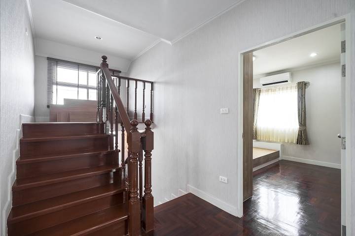 รีวิวบ้าน โครงการบ้านทองสถิตย์ 9 วัชรพล-เพิ่มสิน บ้านเดี่ยวหลังใหญ่ ใกล้เมือง เดินทางสะดวก ราคาเริ่มต้น 6.59 ล้านบาท