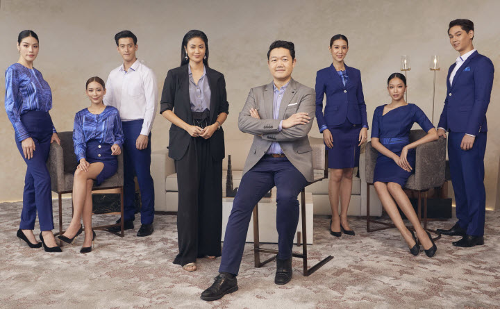 แกรนด์ ยูนิตี้ จับมือ Atelier Pichita สร้างสรรค์ชุดยูนิฟอร์มพนักงานขาย แกรนด์ ยูนิตี้ จับมือ Atelier Pichita สร้างสรรค์ชุดยูนิฟอร์มพนักงานขาย