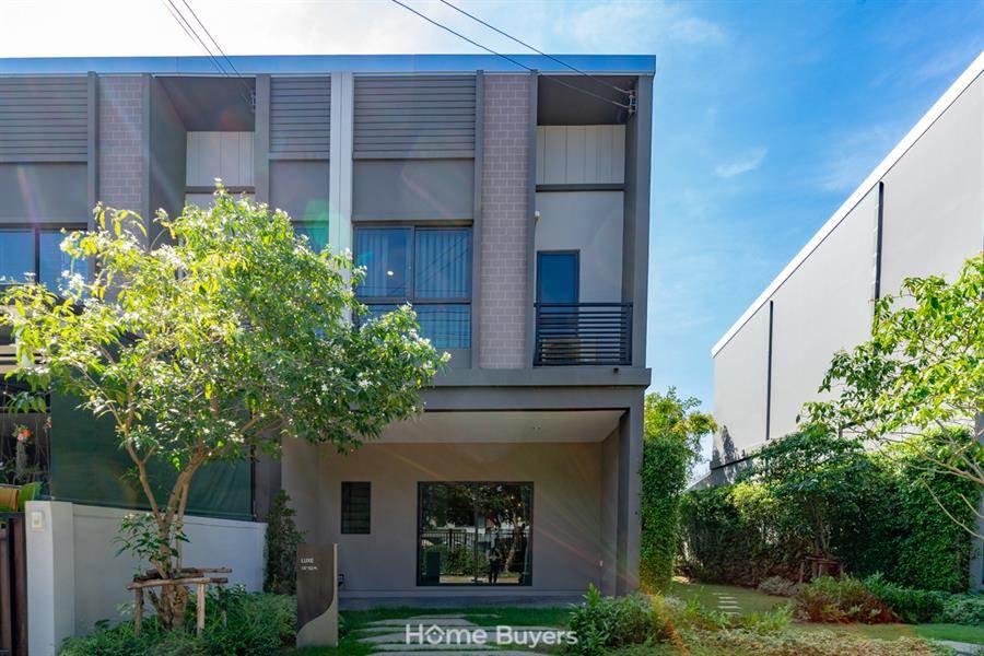 รีวิว บ้านแฝด-ทาวน์โฮม วี คอมพาวด์ บางนา สไตล์ลอฟท์ที่มีฟังก์ชั่นเหมือนบ้านเดี่ยว โปร่ง โล่ง โดยเน้นให้มี space กว้าง พร้อมจัดเต็มทั้ง Facility และ Security บนทำเลศักยภาพ “ย่านบางนา” รีวิว บ้านแฝด-ทาวน์โฮม วี คอมพาวด์ บางนา สไตล์ลอฟท์ที่มีฟังก์ชั่นเหมือนบ้านเดี่ยว โปร่ง โล่ง โดยเน้นให้มี space กว้าง พร้อมจัดเต็มทั้ง Facility และ Security บนทำเลศักยภาพ “ย่านบางนา”
