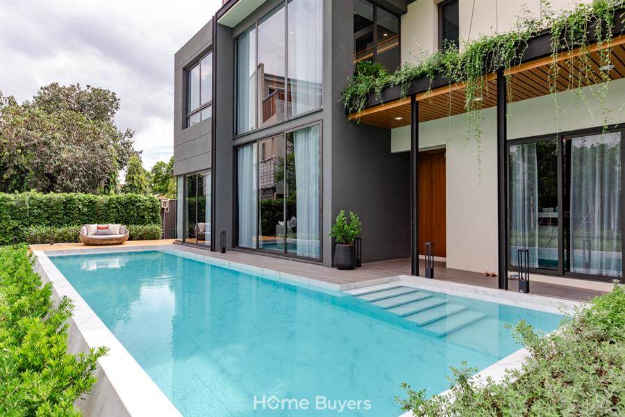 รีวิวบ้าน อัลติจูด มาสเตอรี่ สุขุมวิท บ้านเดี่ยวแบบ Luxury Pool Villa หรูหรา ทันสมัย อยู่สบายและถูกหลักฮวงจุ้ย สังคมส่วนตัวเพียง 16 ครอบครัว รีวิวบ้าน อัลติจูด มาสเตอรี่ สุขุมวิท บ้านเดี่ยวแบบ Luxury Pool Villa หรูหรา ทันสมัย อยู่สบายและถูกหลักฮวงจุ้ย สังคมส่วนตัวเพียง 16 ครอบครัว