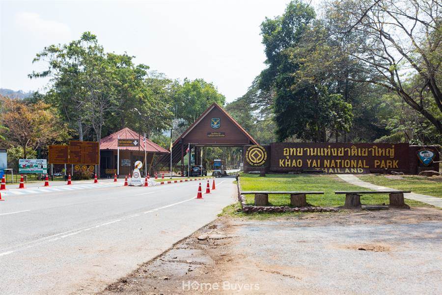บาร์นยาร์ด เขาใหญ่ บ้านพักตากอากาศดีไซน์ฟาร์มเฮาส์โดยสัมมากร ใกล้ชิดธรรมชาติ ในบรรยากาศที่เป็นส่วนตัว