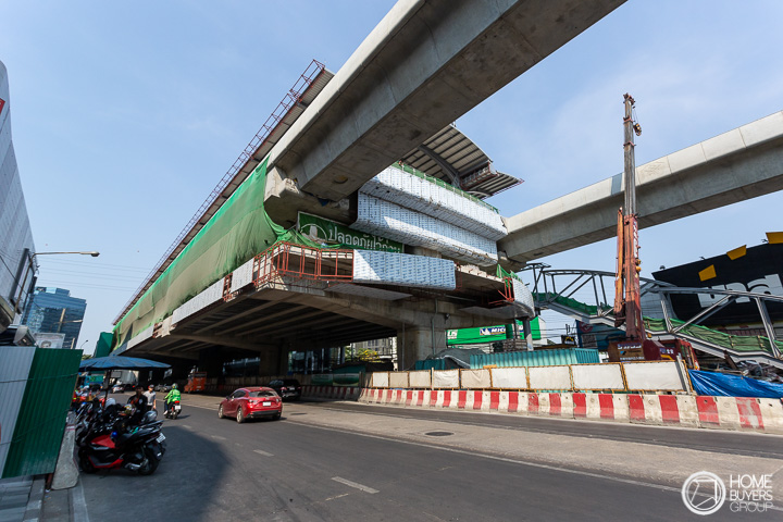 อัพเดตรถไฟฟ้าสายสีเขียว ช่วงหมอชิต-สะพานใหม่-คูคต คืบหน้า 98 15 มีค 62 เริ่มติดป้ายสถานีแล้ว