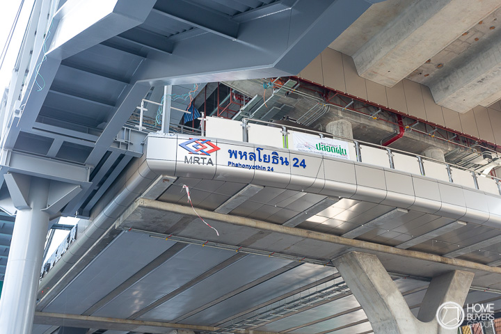 อัพเดตรถไฟฟ้าสายสีเขียว ช่วงหมอชิต-สะพานใหม่-คูคต คืบหน้า 98 15 มีค 62 เริ่มติดป้ายสถานีแล้ว