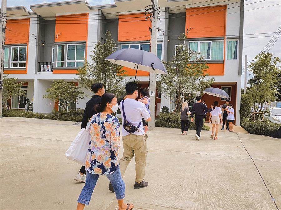 กระแสตอบรับดีมากๆ กับทาวน์โฮมใหม่ ก่อสร้างด้วยอิฐมอญแดงจาก PEACE AND LIVING กระแสตอบรับดีมากๆ กับทาวน์โฮมใหม่ ก่อสร้างด้วยอิฐมอญแดงจาก PEACE AND LIVING