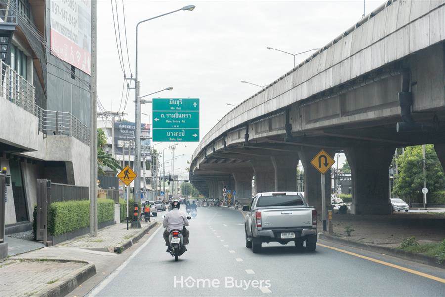 พรีเมี่ยม เพลส มิกซ์ นวมินทร์ โฮมออฟฟิศหรู ที่จอดรถส่วนกลาง 100% ติด ถ.นวมินทร์ ใกล้รถไฟฟ้า 3 สาย