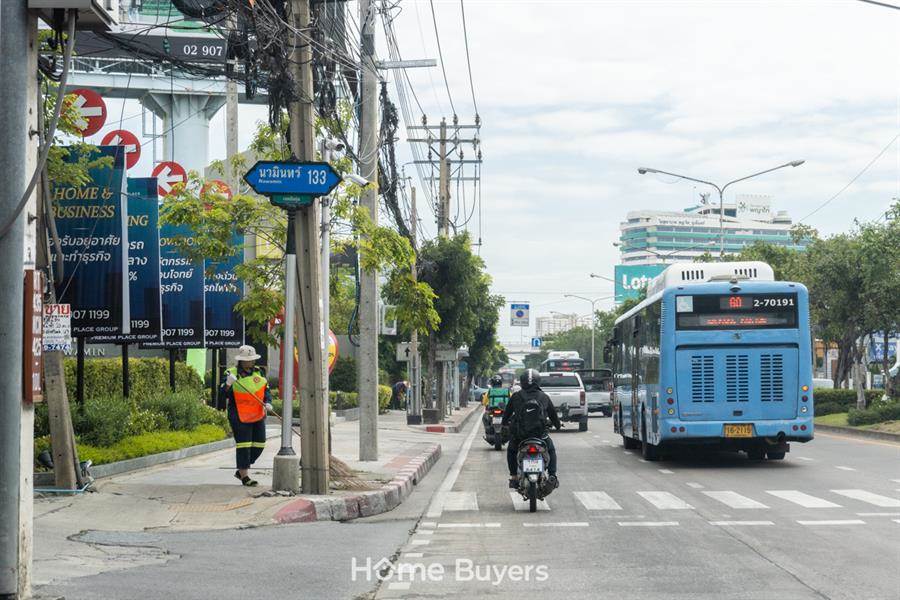 พรีเมี่ยม เพลส มิกซ์ นวมินทร์ โฮมออฟฟิศหรู ที่จอดรถส่วนกลาง 100% ติด ถ.นวมินทร์ ใกล้รถไฟฟ้า 3 สาย