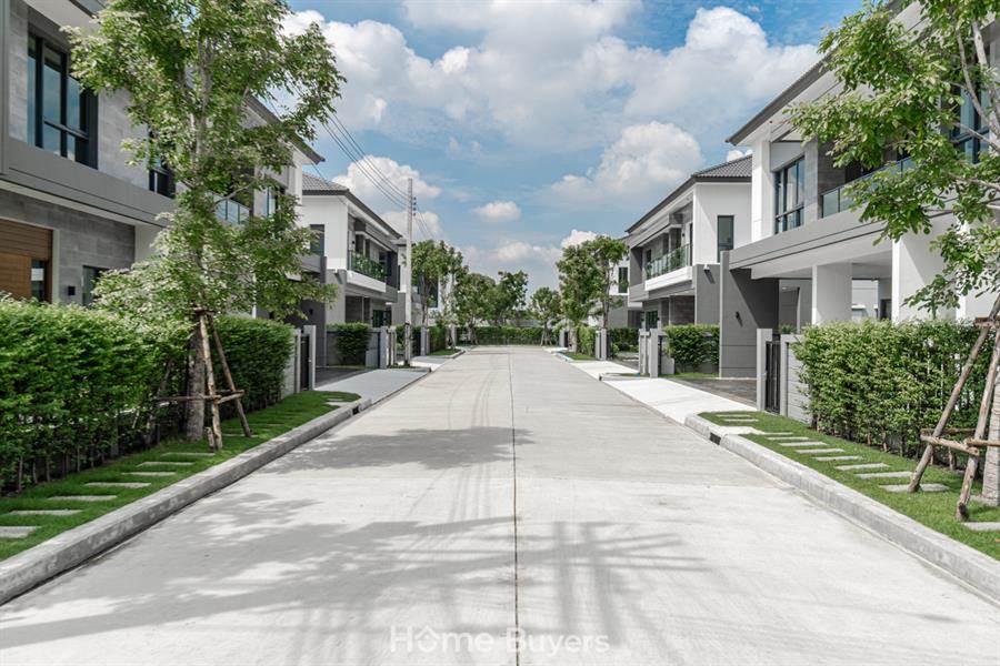บ้านเดี่ยวหรูที่ดินเริ่ม 100 ตร.ว. The City ทวีวัฒนา บ้านเดี่ยวหรู ซีรีส์ใหม่ 100 ตร.ว. หลังใหญ่ 351 - 429 ตร.ม. เชื่อมต่อ บรมฯ - เพชรเกษม