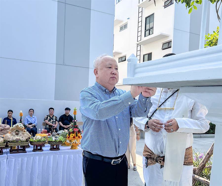 Days รามอินทรา-วัชรพล ทำพิธีตั้งศาล ทำบุญเลี้ยงพระเสริมสิริมงคลให้แก่ลูกบ้านและผู้ประกอบการ โดยมีผู้เข้าร่วมงานเป็นจำนวนมาก ตอกย้ำความสำเร็จด้านยอดขายและผลการตอบรับที่ดี ตั้งเป้าปิดโครงการในไตรมาส 4 ของปีนี้ Days รามอินทรา-วัชรพล ทำพิธีตั้งศาล ทำบุญเลี้ยงพระเสริมสิริมงคลให้แก่ลูกบ้านและผู้ประกอบการ โดยมีผู้เข้าร่วมงานเป็นจำนวนมาก ตอกย้ำความสำเร็จด้านยอดขายและผลการตอบรับที่ดี ตั้งเป้าปิดโครงการในไตรมาส 4 ของปีนี้