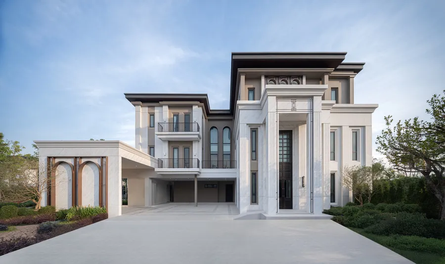 พาส่องบ้านหรู  Ultra Luxury ที่ “CINQ ROYAL The Eighteen Bangna KM.7” บ้านเดี่ยวติดสนามกอล์ฟ เริ่ม 75 ล้านบาท*